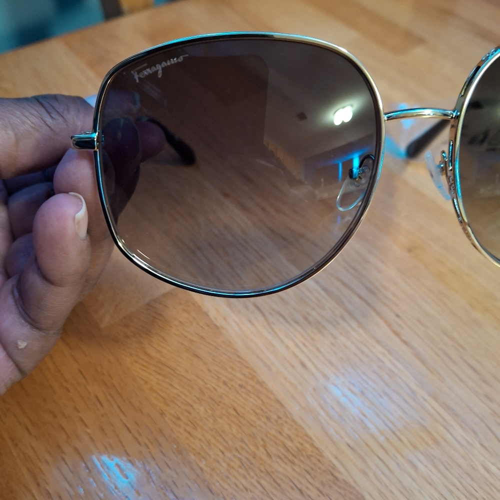 Salvatore Ferragamo Unisex 61mm Gancini Oversize Sunglasses NIB - Picture 10 of 16